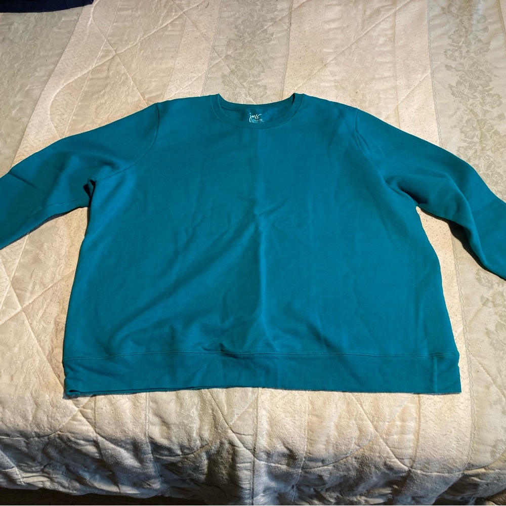Women’s XL sweatshirt.